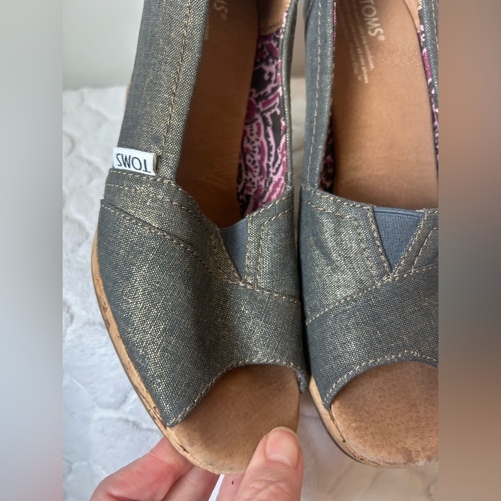 Toms Womens Shiny Denim Wedge Peep Toe Espadrille Sandals Cork Heel Size 8.5 - Picture 8 of 11